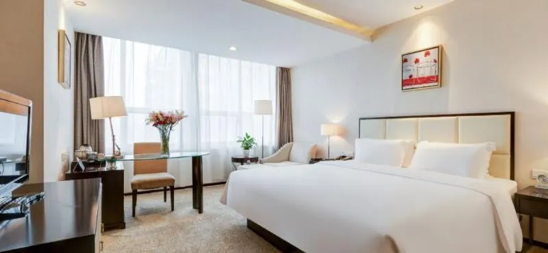 Yulong International Hotel - Image 1