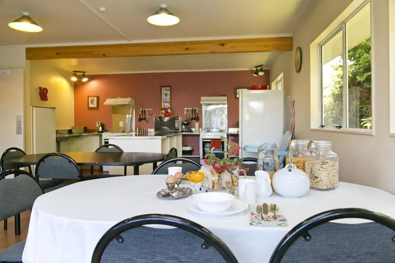 Howard's Mountain Lodge - Image 1