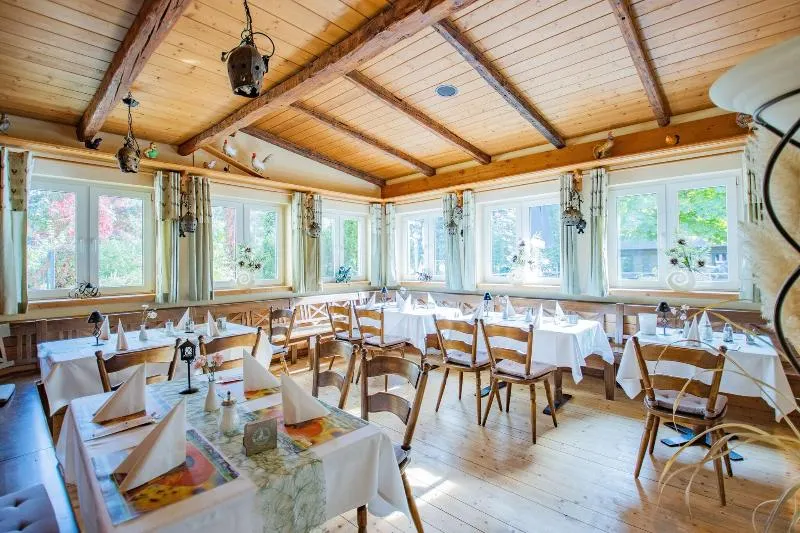 Waldhotel Roggosen - Image 1