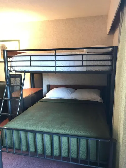 Travelodge by Wyndham Hope - Image 1