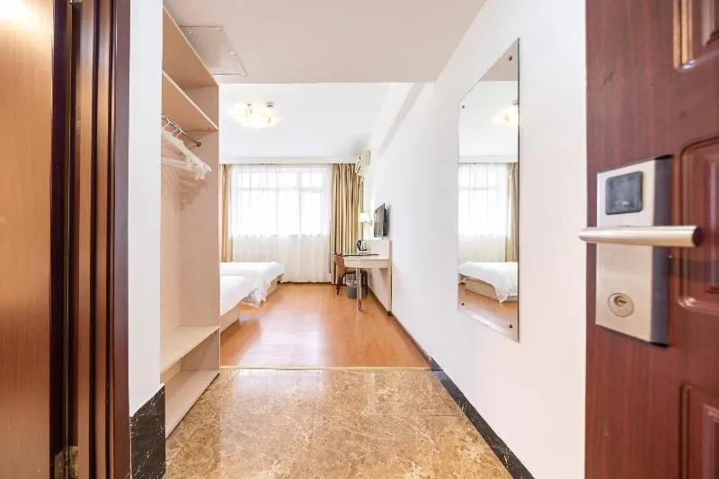 Hanting Hotel (Shanghai Lujiazui Zhangyang Road) - Image 1