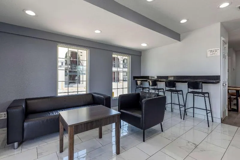 Quality Inn - Image 1