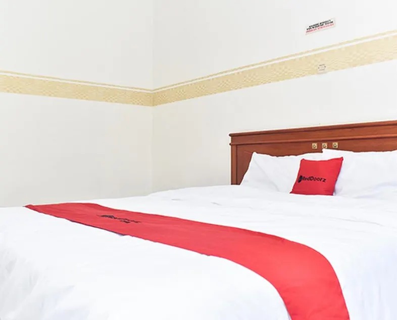 RedDoorz Near Lenmarc Mall Surabaya - Image 1