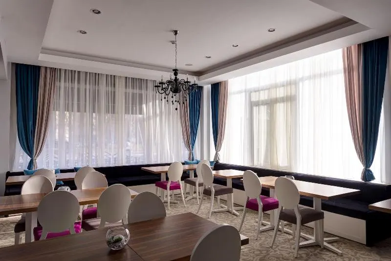 New Belgrade Premium Hotel - Image 1