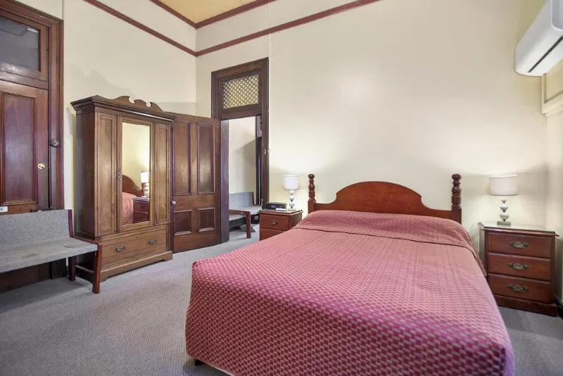 Comfort Inn Warwick - Image 1