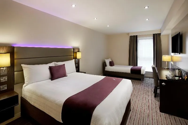 Holiday Inn South Mimms M25/J23 - Image 1