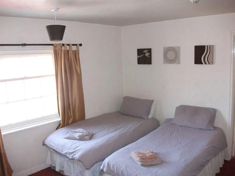 Three Tuns Hotel - Image 1