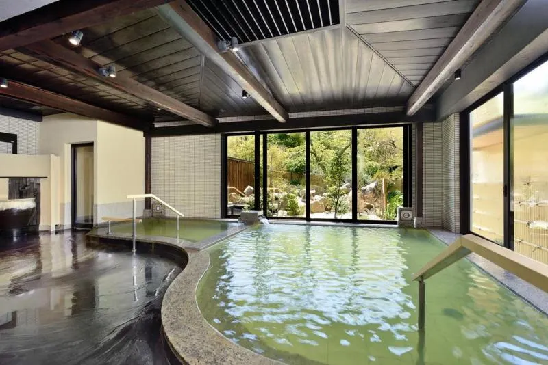 Hakone Kogen Hotel - Image 1