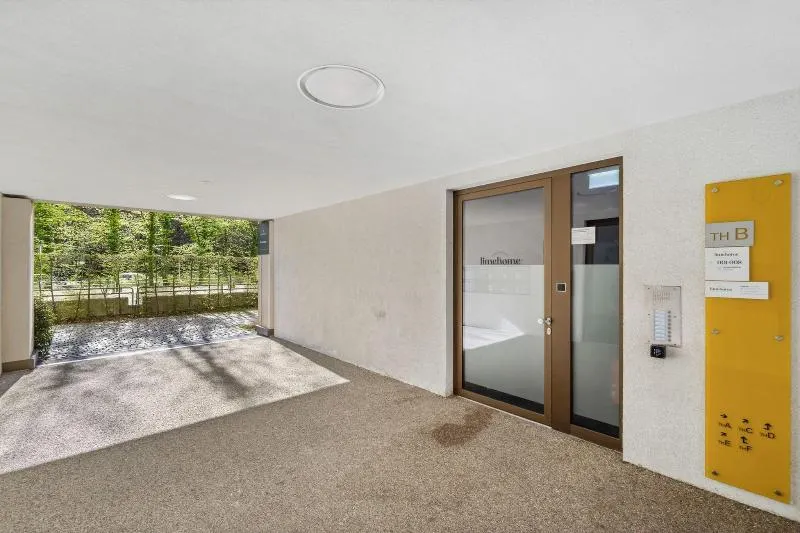 Living on Easystreet - Image 1