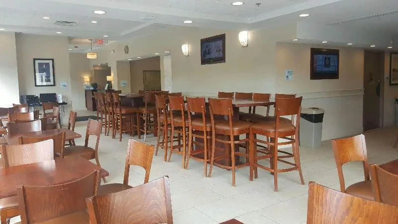 The Plaza On The Pike Hotel Atlantic City West by OYO Rooms - Image 1