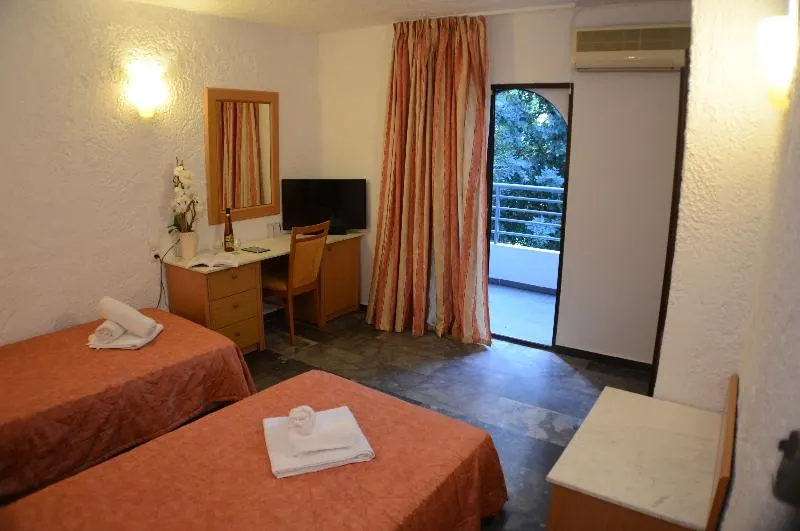 Karteros Hotel - Image 1