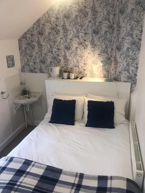The White Lodge - Image 1