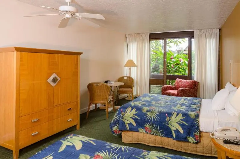 Uncle Billys Kona Bay Hotel - Image 1