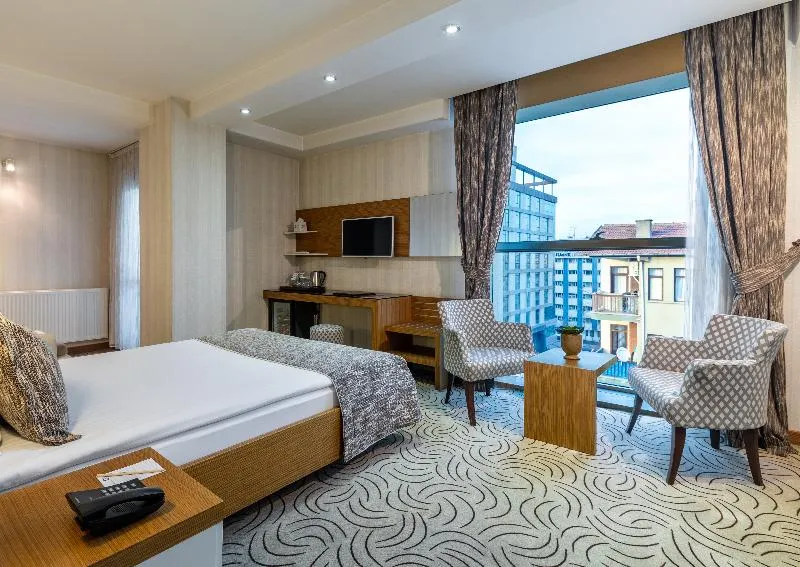 Dies Hotel - Image 1