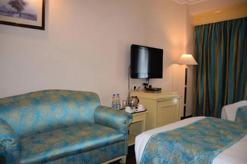 The Golden Parkk Hotel - Image 1