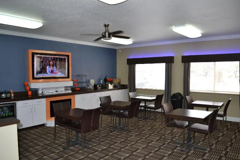 Countryside Inn & Suites Fremont - Image 1
