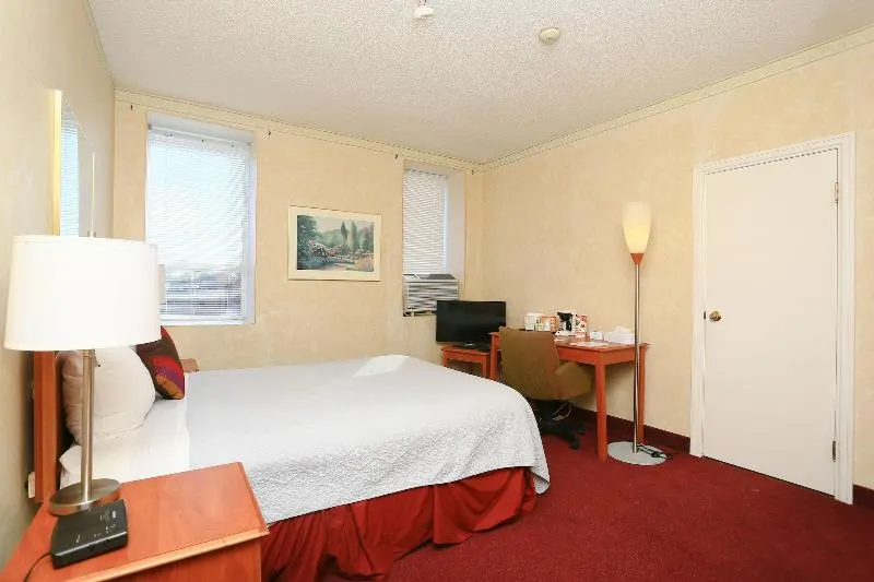 Royal Inn & Suites - Image 1