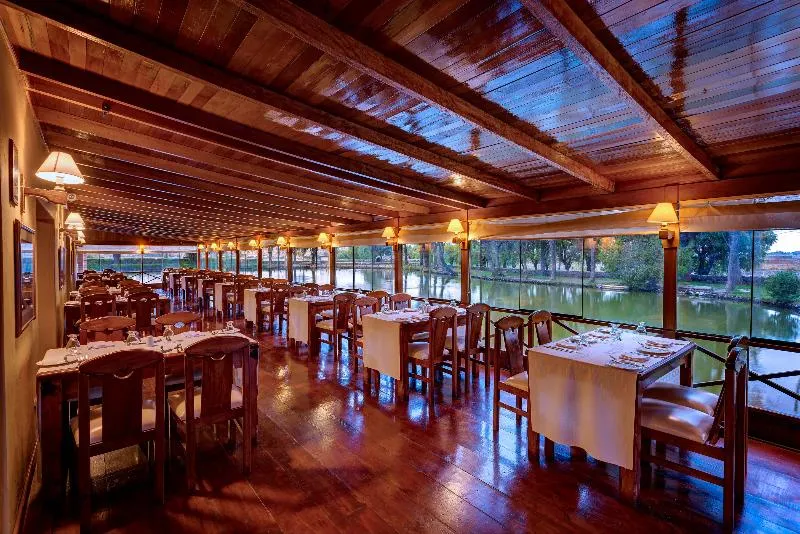 BTH Hotel Arequipa Lake - Image 1