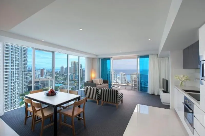 Hilton Surfers Paradise Hotel & Residences - Image 1