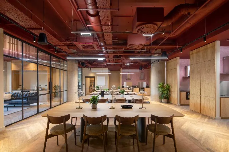 StayCozy Studio Apartments in Croydon - Image 1