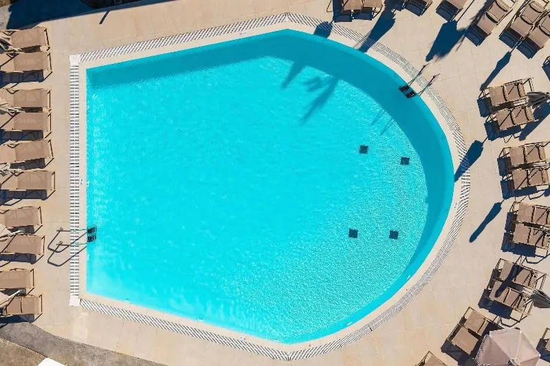 Aeolos Hotel - Image 1