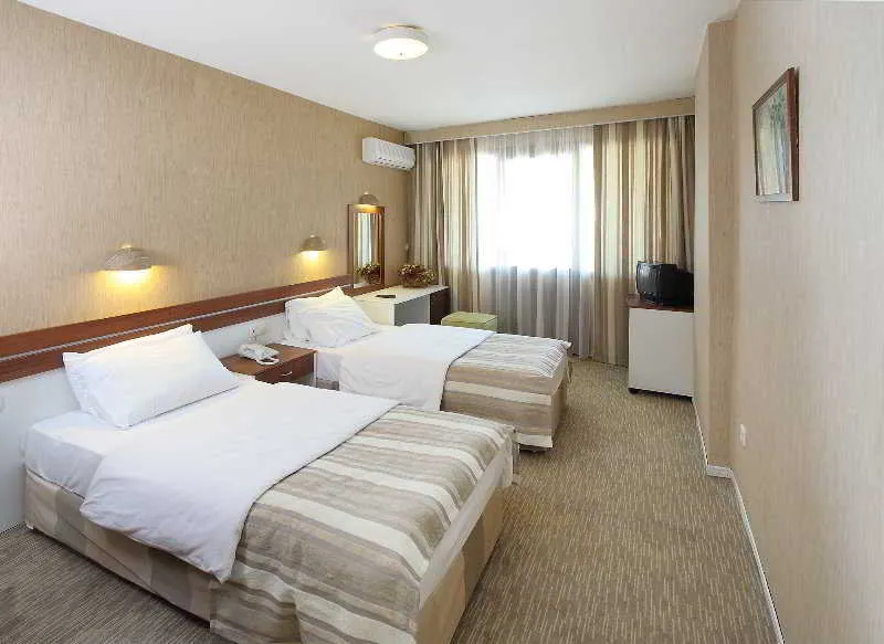 Fortuna Beach Hotel - Image 1