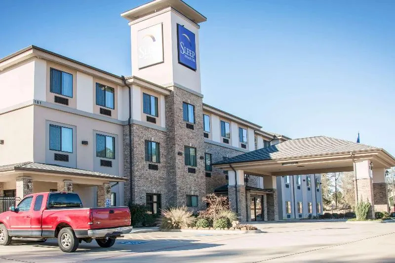 SLEEP INN & SUITES CENTER - Image 1