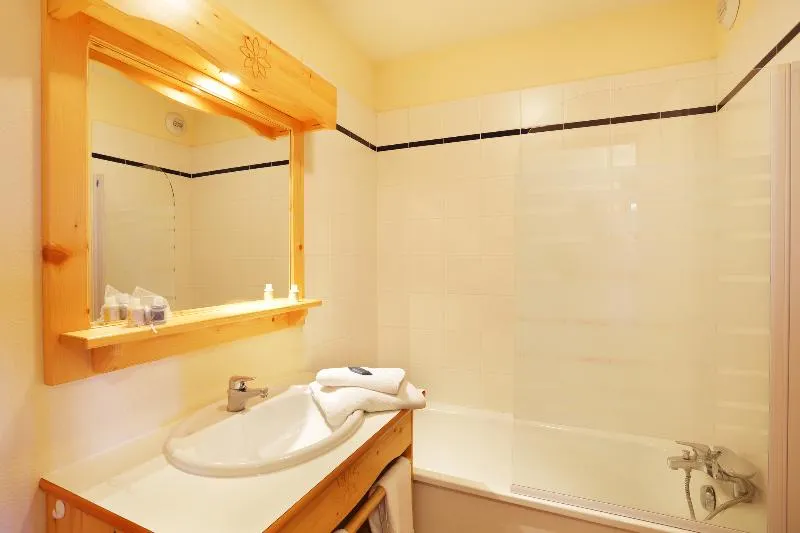 Résidence Néméa Les Chalets Des Cîmes - Image 1