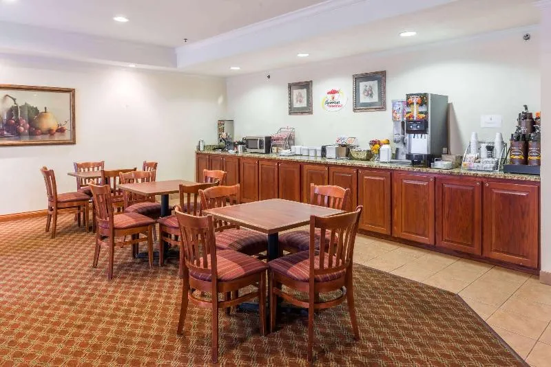 Super 8 by Wyndham St Robert Ft Leonard Wood Area - Image 1