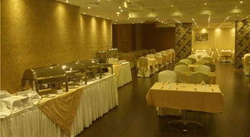 Vendome Palace Hotel - Image 1