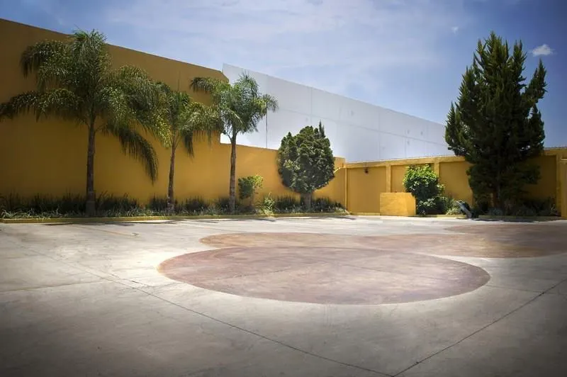 Hotel Suites Campestre - Image 1