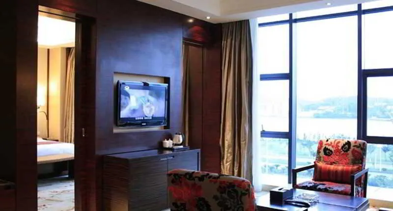 Southern Club Hotel Guangzhou - Image 1