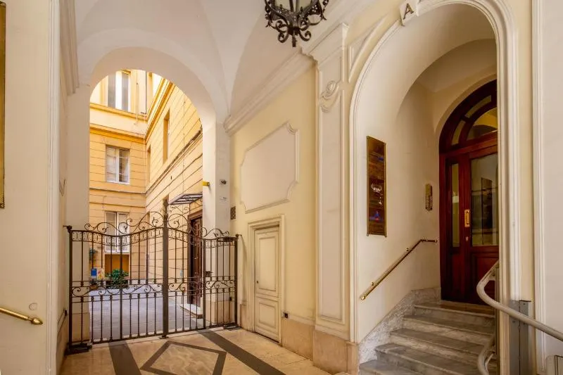 Courtyard Rome Suite - Image 1