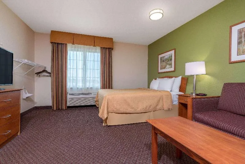 Days Inn & Suites by Wyndham Rochester Mayo Clinic South - Image 1