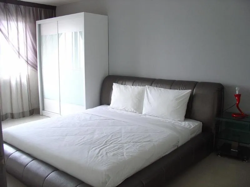 Duta Hotel and Residence - Image 1