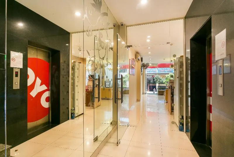 Holiday Hotel - Image 1
