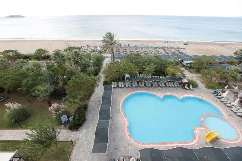 Club Yali Charme - Image 1