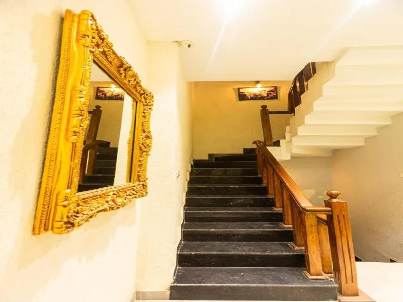 Hotel Dua Grand - Image 1
