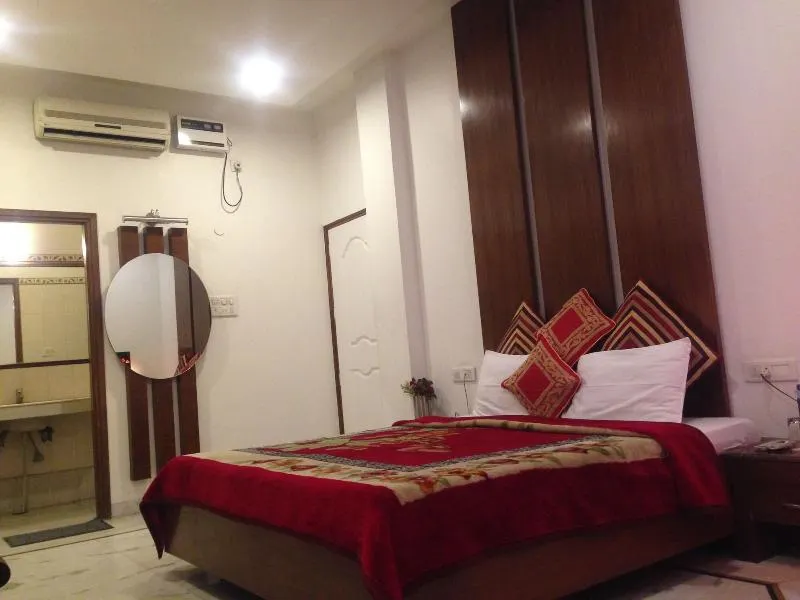 Hotel Namaskar - Image 1