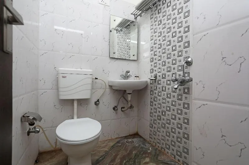 OYO 10454 Hotel Riviera - Image 1