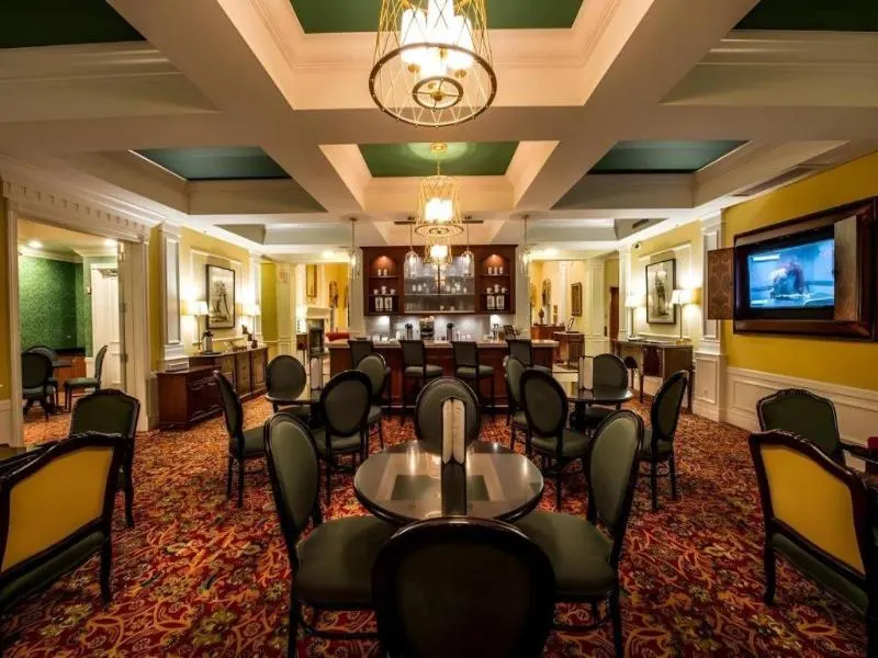 Trianon Old Naples Hotel - Image 1