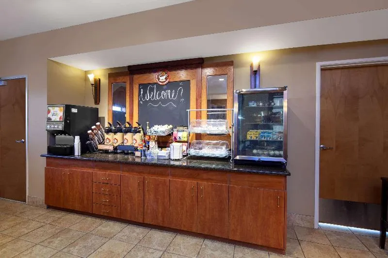 AmericInn by Wyndham Rochester Airport - Image 1