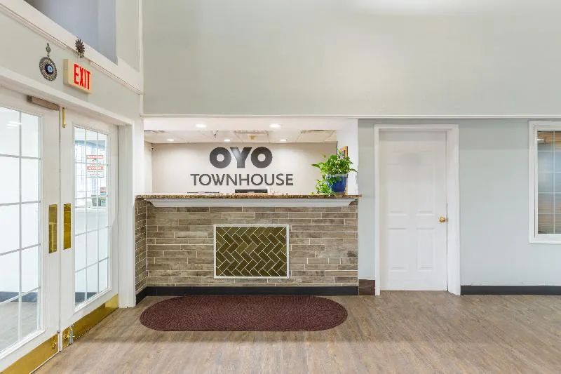 OYO Townhouse Tulsa Airport & Fairgrounds - Image 1