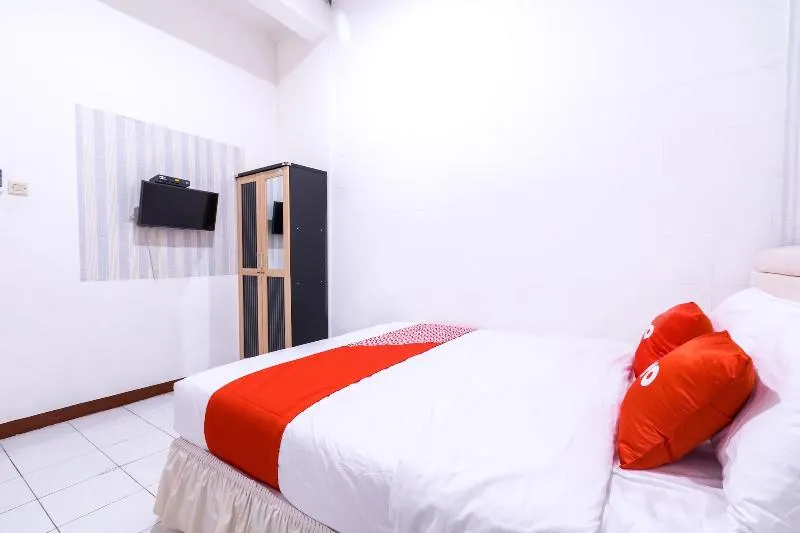 OYO 1421 Kasmaran Guest House Syariah - Image 1