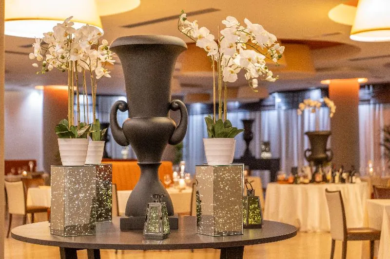 Nsm Palace Hotel - Image 1