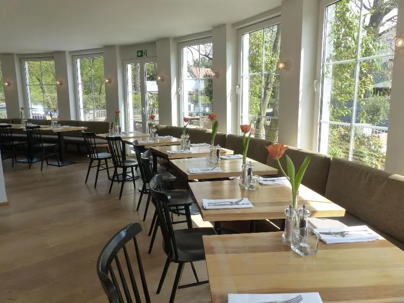 Prinz Myshkin Parkhotel - Image 1