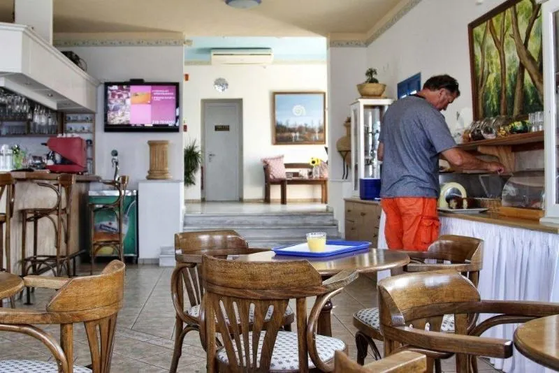 Blue Bay Hotel - Image 1