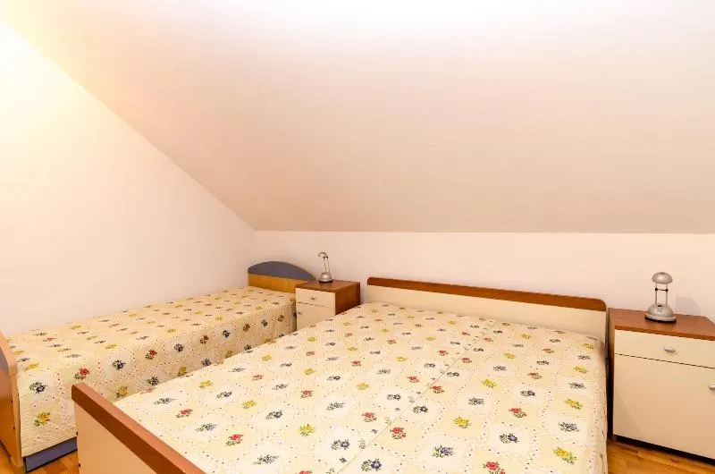 Rooms Mozara - Image 1