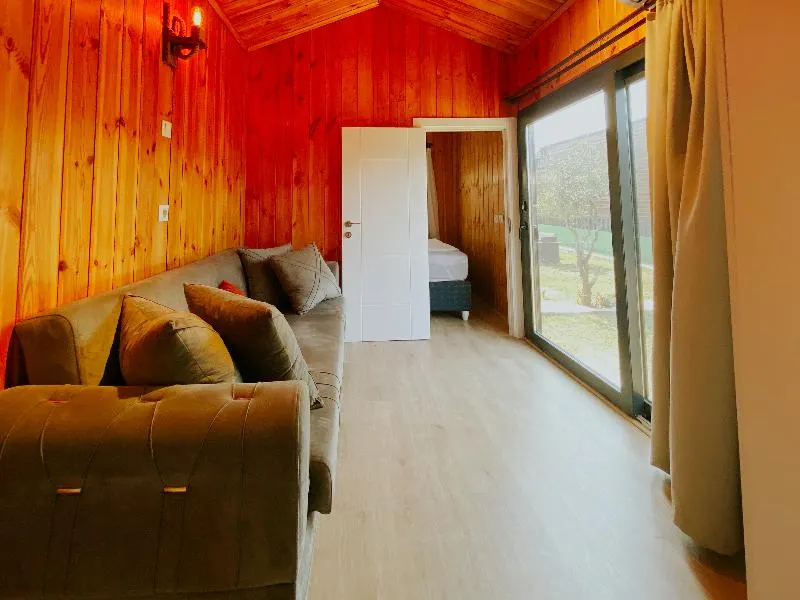 Mi̇ya Garden Ti̇ny House - Image 1