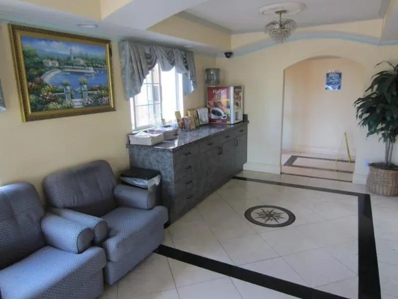 Starlight Inn Canoga Park - Image 1